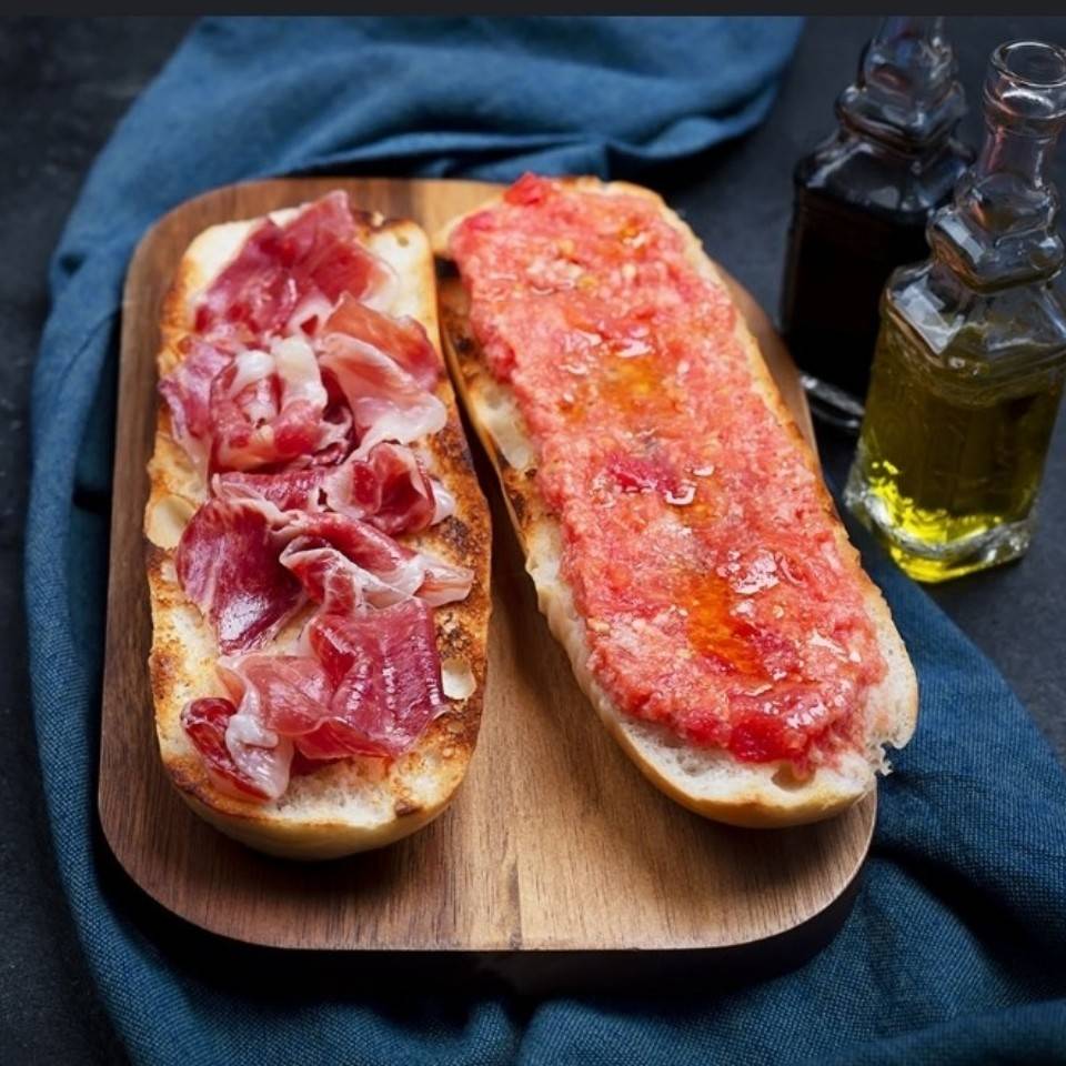 Tosta jamón y tomate