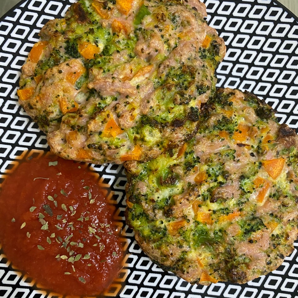 Hamburguesas de pollo y brocoli 