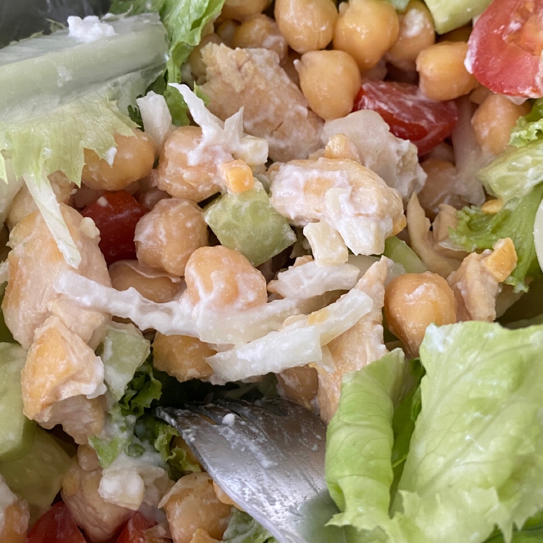 Ensalada de garbanzos y pollo