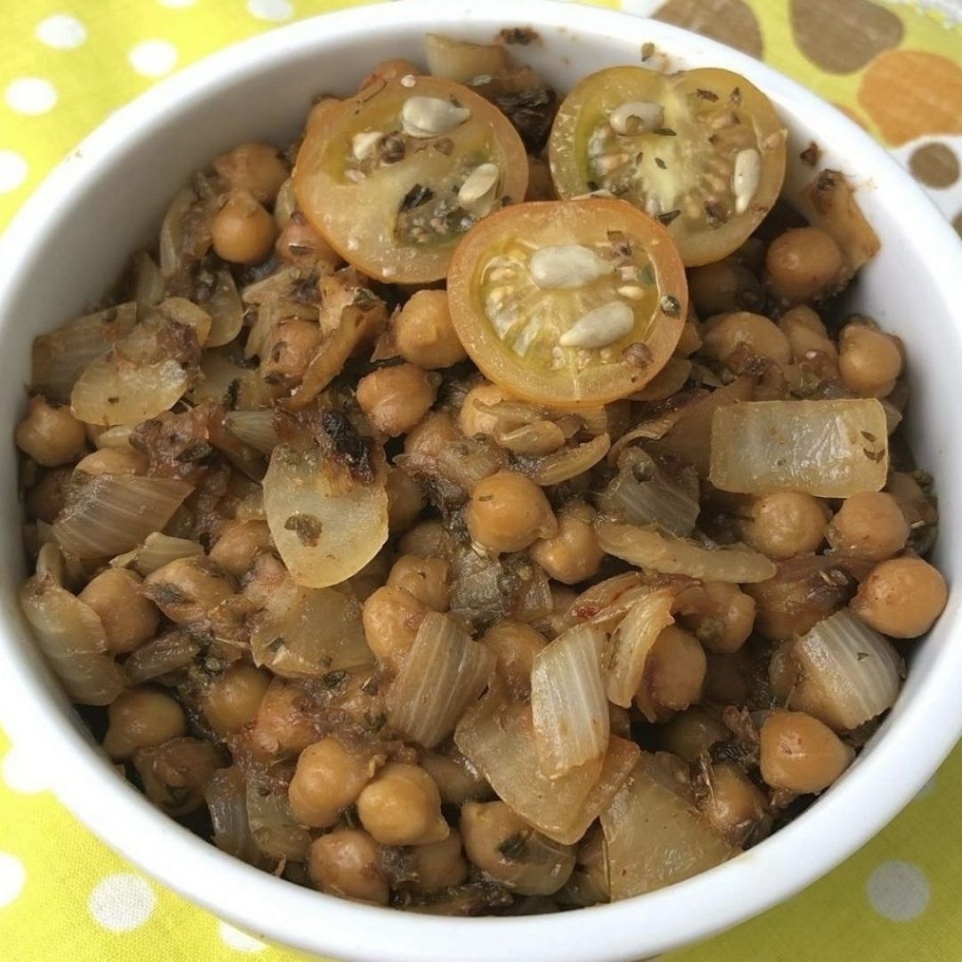 Salteado de garbanzos con cebolla y tomate Salteado de garbanzos con cebolla y tomate