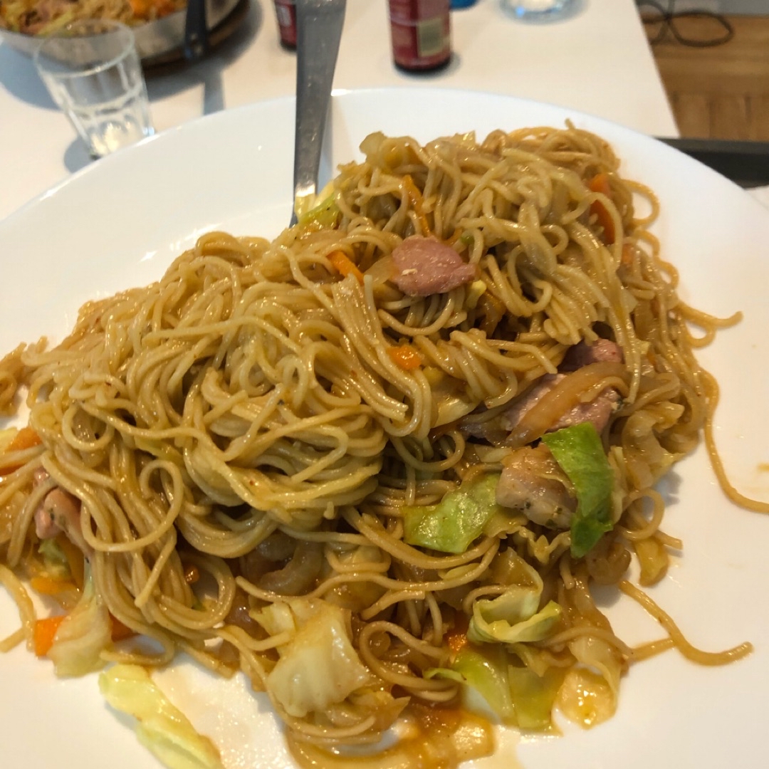Noodles con cerdo (picante ajustado) Noodles con cerdo (picante ajustado)
