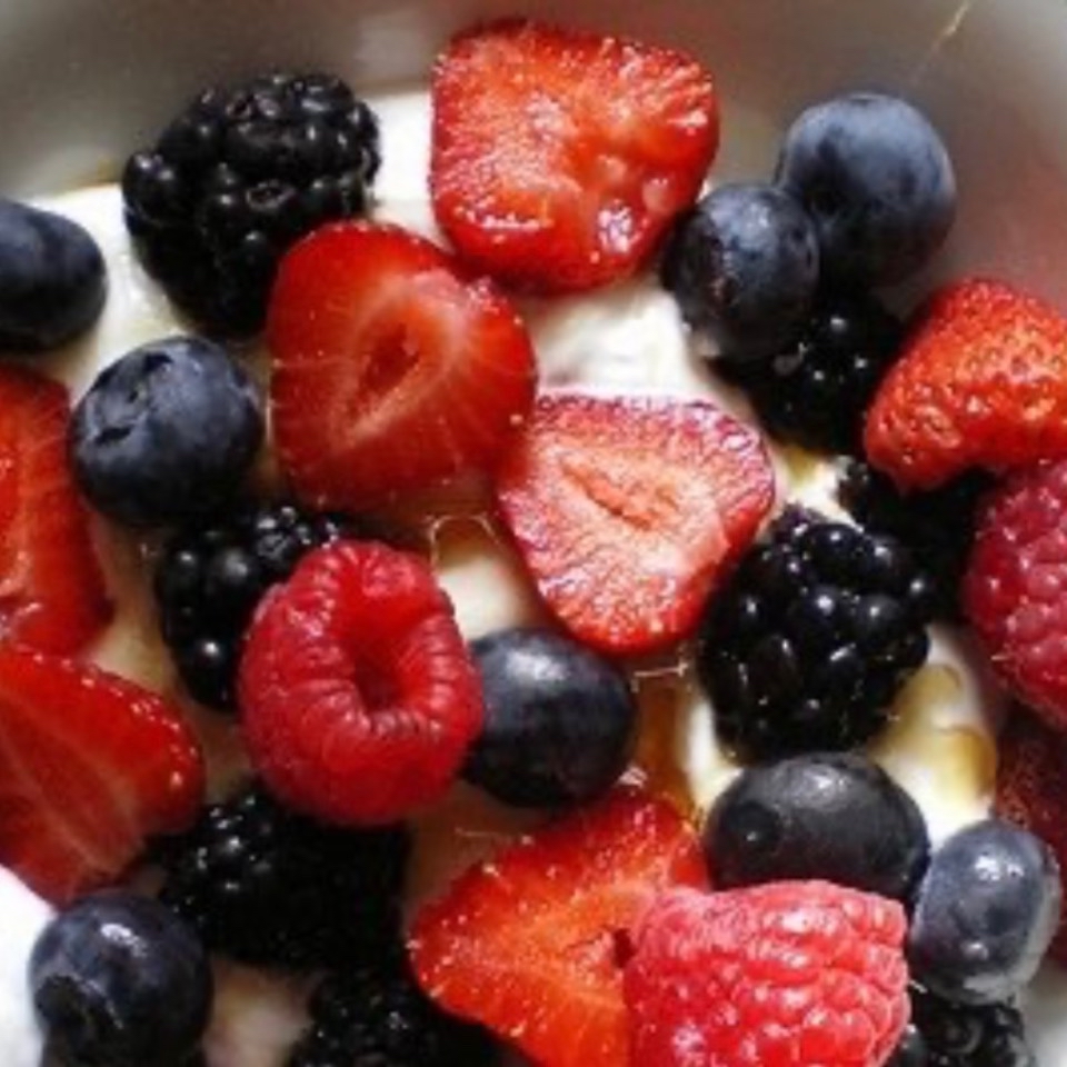 Kéfir con frutos rojos y semillas Kéfir con frutos rojos y semillas