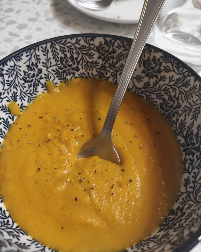Crema de calabaza asada con curry