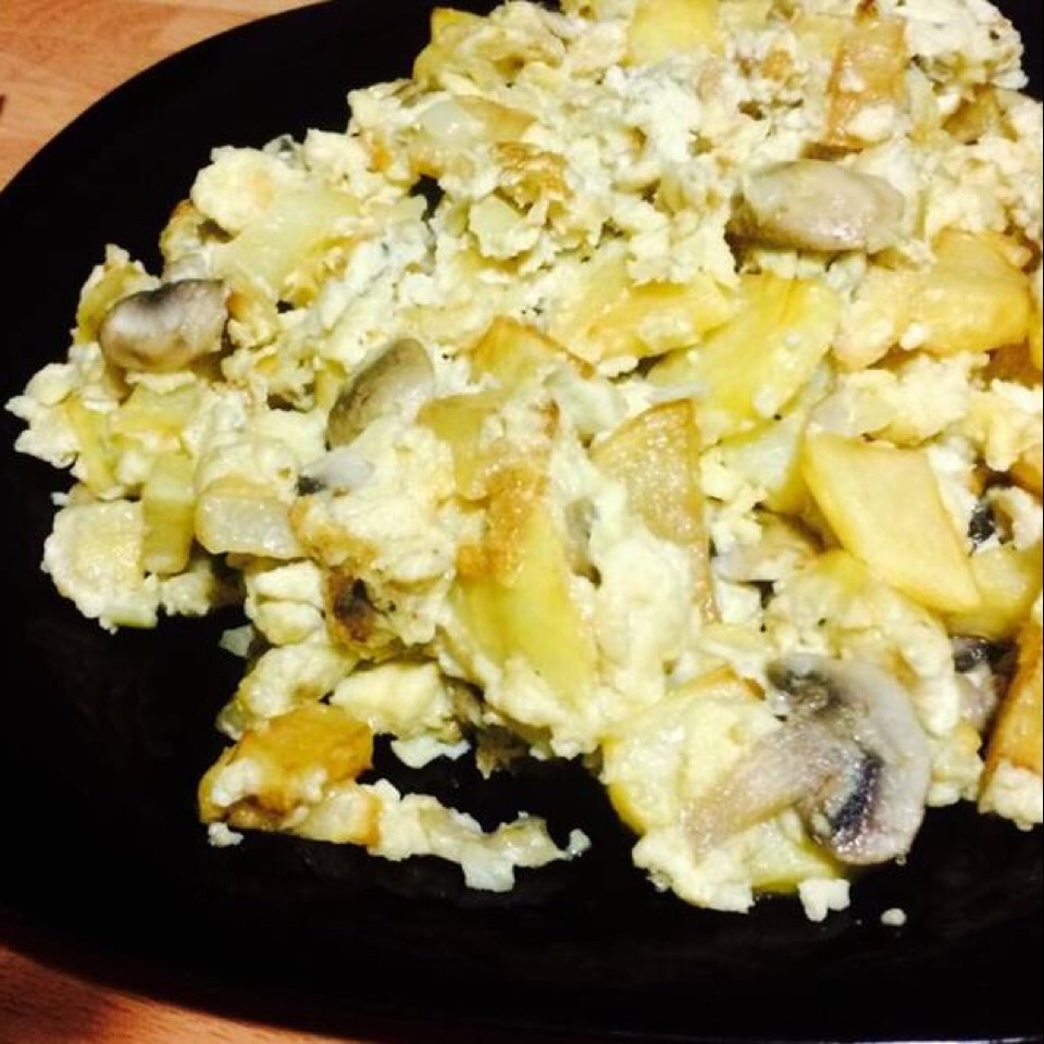revuelto de huevos, patatas y champiñones revuelto de huevos, patatas y champiñones