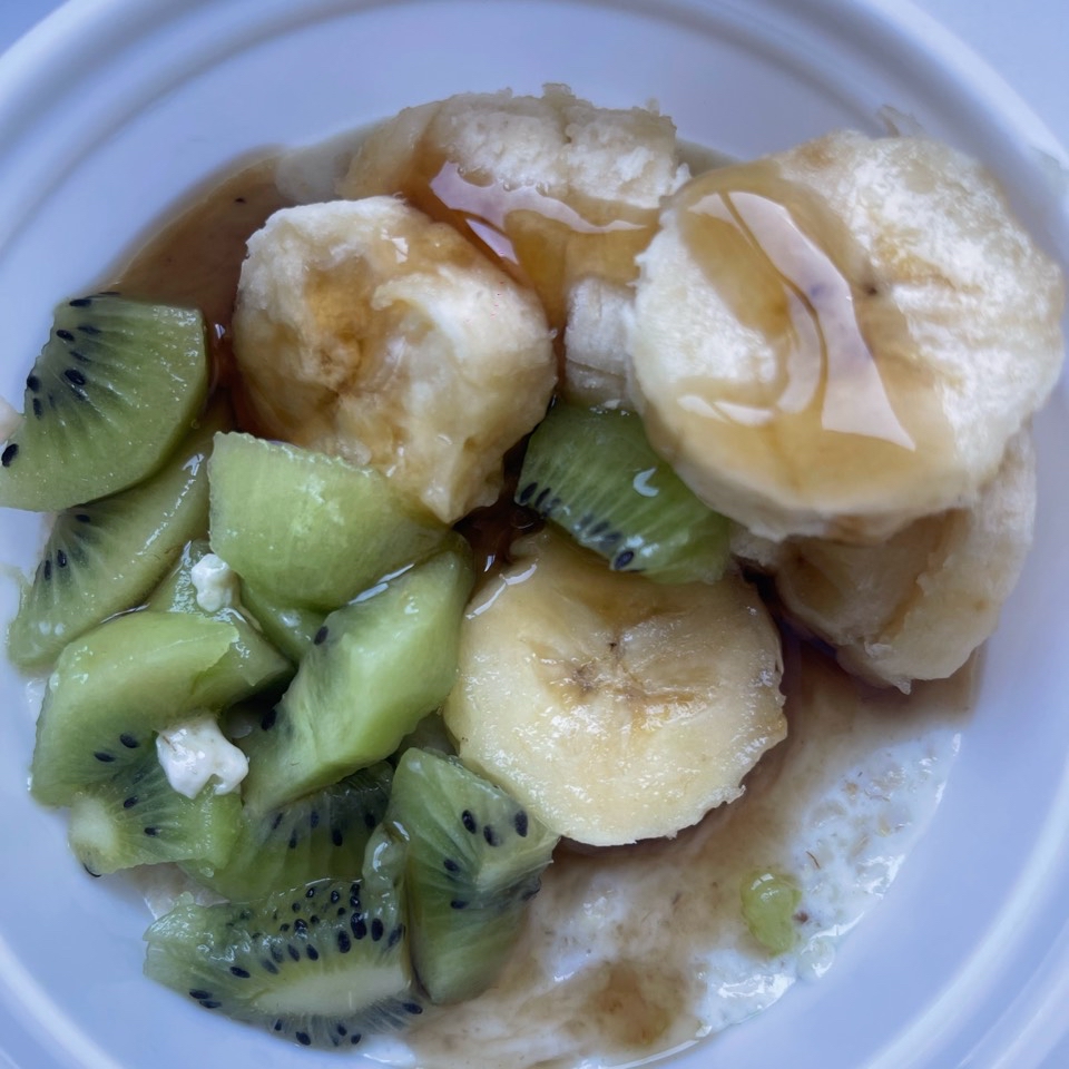 Porridge de avena con plátano y kiwi