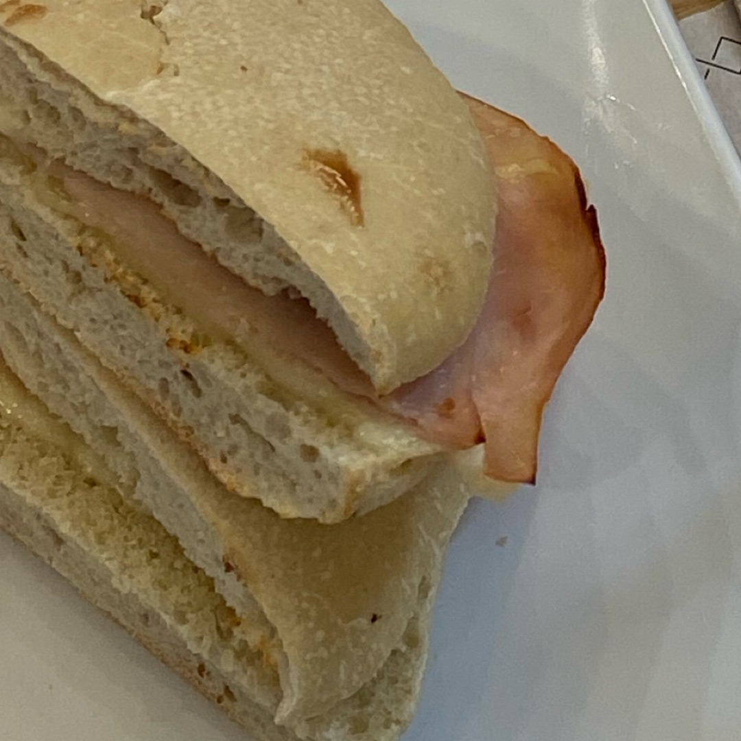 sandwich de queso y jamón 