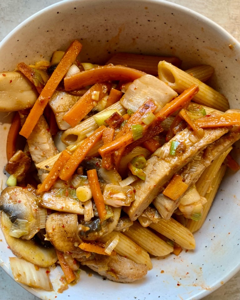 Macarrones con Kimchi y verduras