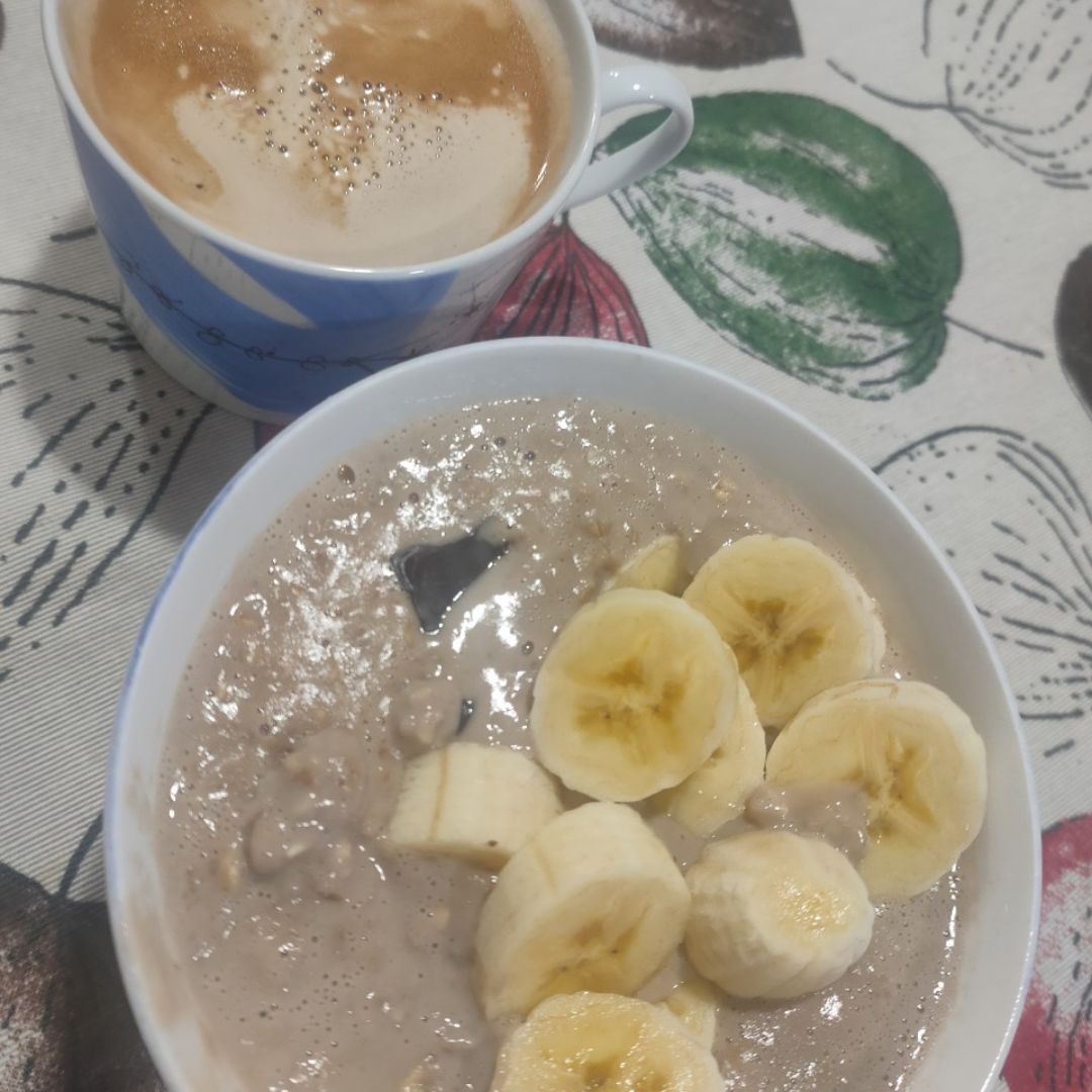 Porridge de plátano y chocolate negro
