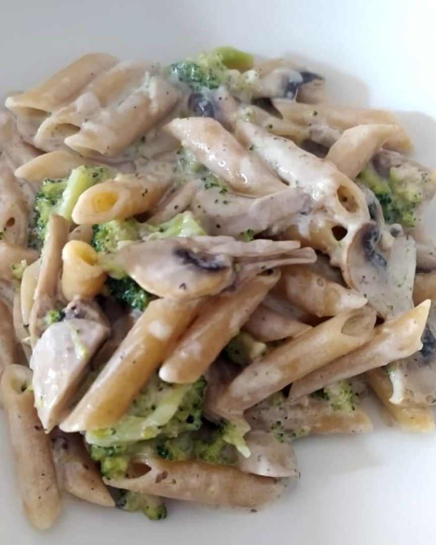 Pasta con verduras y salsa de trufa 