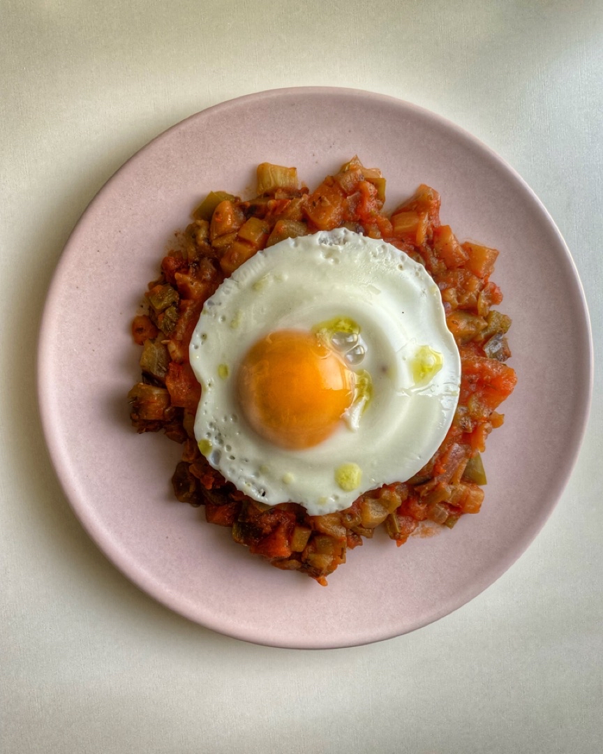 Pisto de verduras con huevo al micro Pisto de verduras con huevo al micro