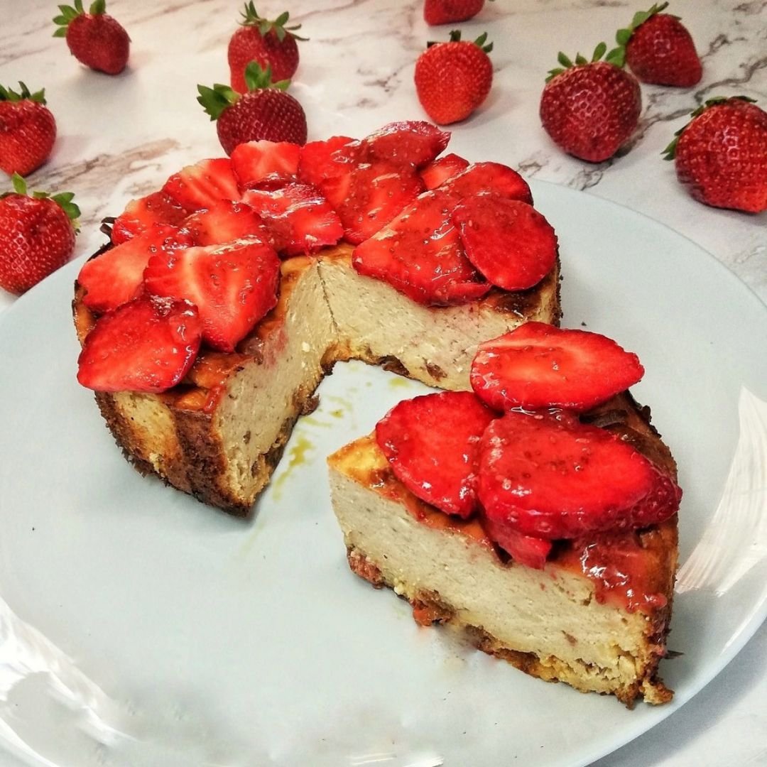 TARTA DE QUESOS Y FRESAS TARTA DE QUESOS Y FRESAS