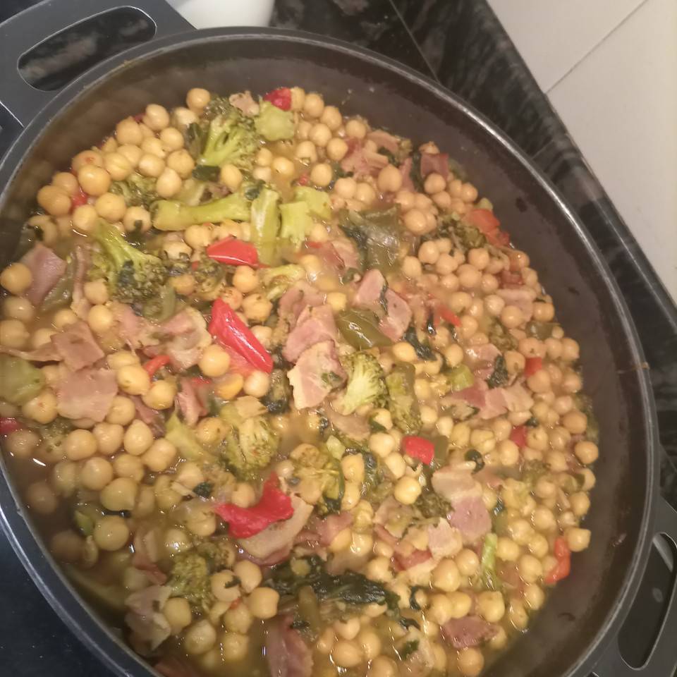 Garbanzos con verduras y bacon Garbanzos con verduras y bacon