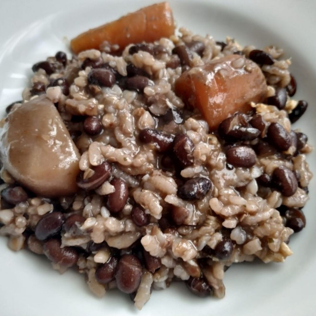 Judías negras con arroz y verduras Judías negras con arroz y verduras