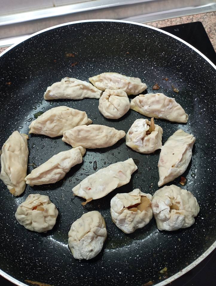Giozas de pollo y cerdo