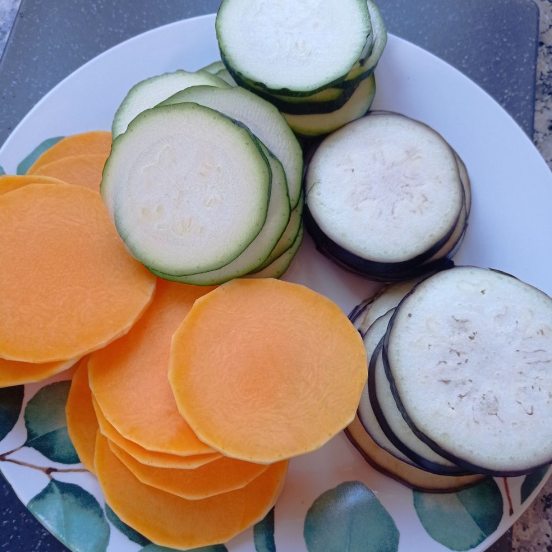 Timbales de verduras 🥒🎃🍆🍎🍄 con mozzarella 🧀 y heura Paso 0 Timbales de verduras 🥒🎃🍆🍎🍄 con mozzarella 🧀 y heura Paso 0