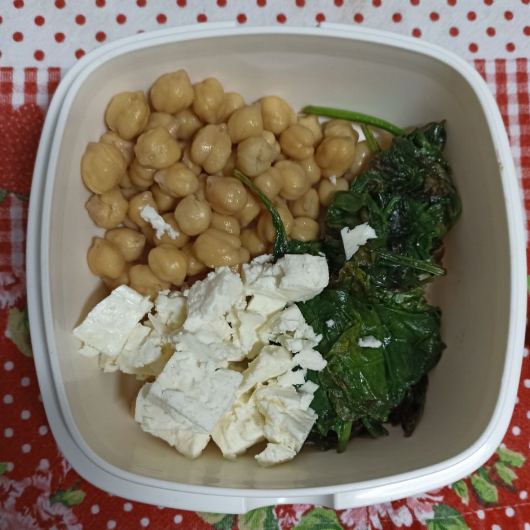 Espinacas con garbanzos y feta Espinacas con garbanzos y feta