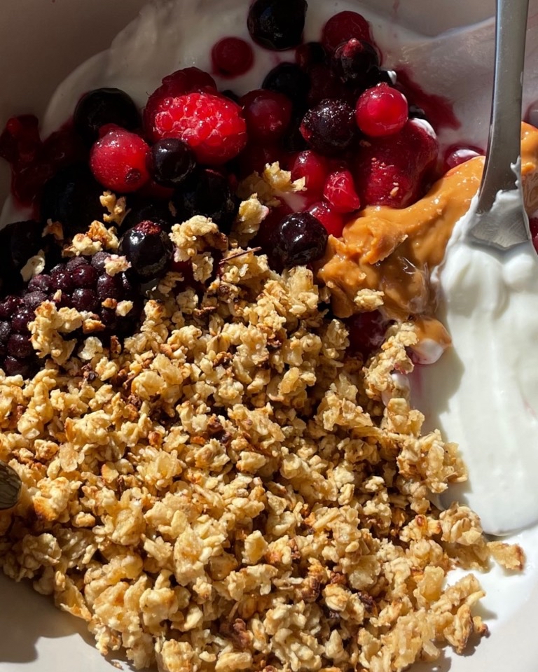 Yogurt de proteína con toppings Yogurt de proteína con toppings