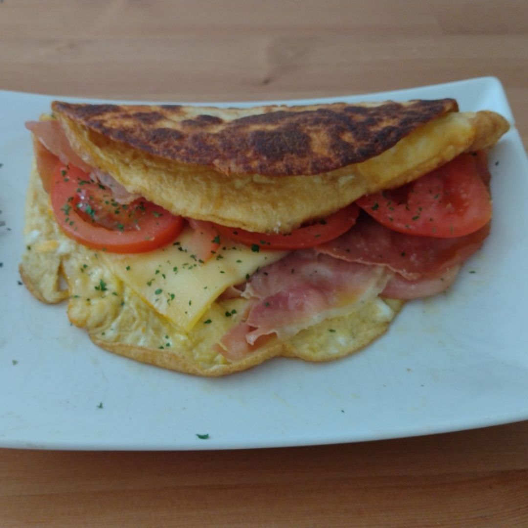 Torta de jamón y queso. Torta de jamón y queso.