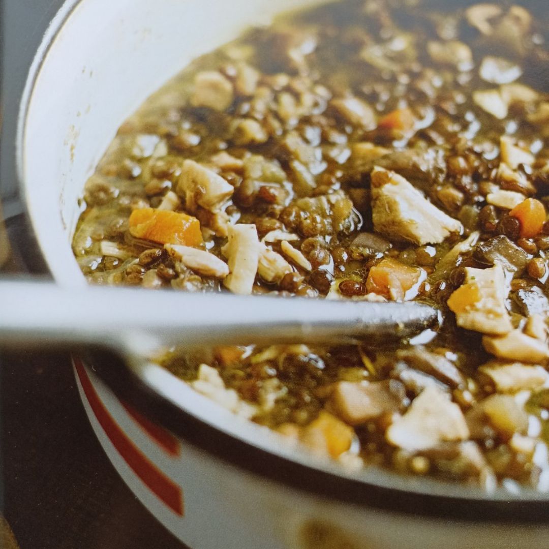Sopa de pollo y lentejas