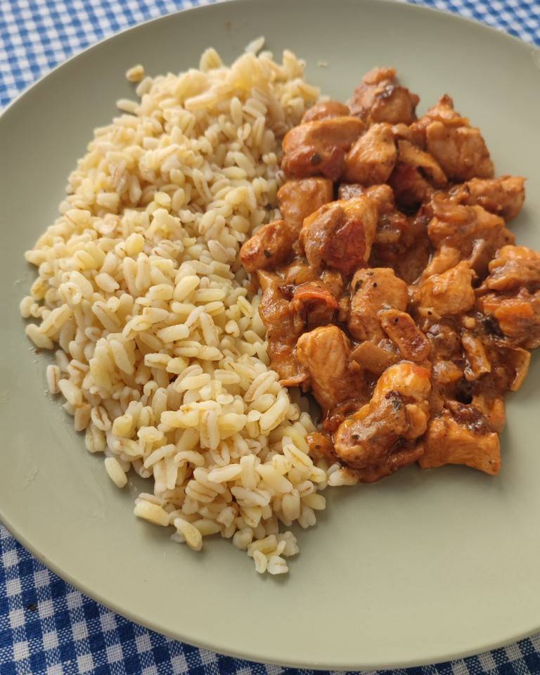 Pollo tikka masala con trigo tierno Pollo tikka masala con trigo tierno