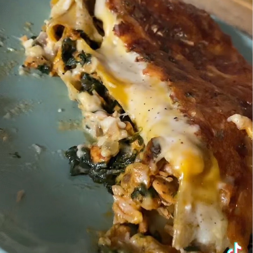 Canelones de pollo, champiñones, cebolla y espinacas Canelones de pollo, champiñones, cebolla y espinacas
