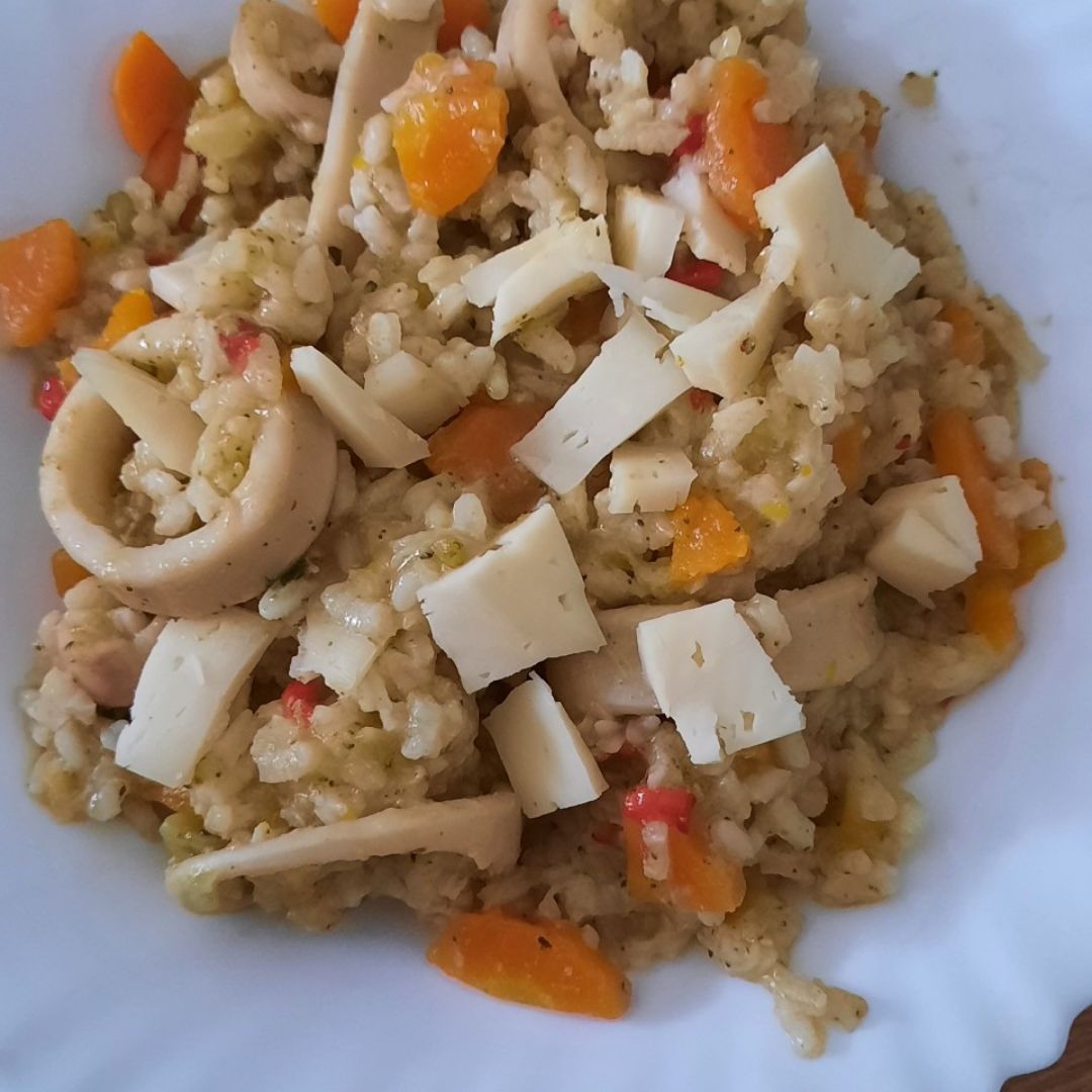 Arroz con anillas de calamar y verduras con un toque de queso 🧀 Arroz con anillas de calamar y verduras con un toque de queso 🧀