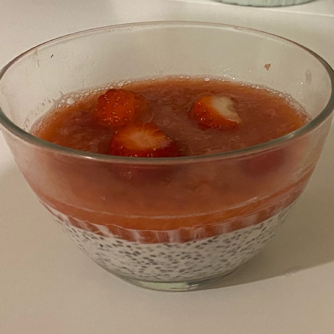 Puding de chia con yogur y fresas Puding de chia con yogur y fresas