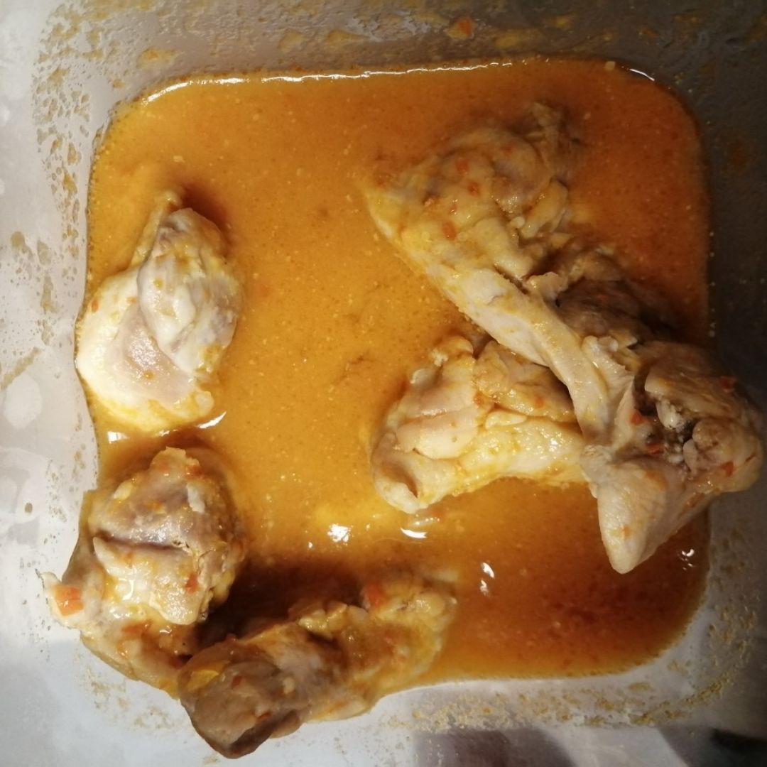 Contramuslos de pollo en salsa de pimientos Contramuslos de pollo en salsa de pimientos