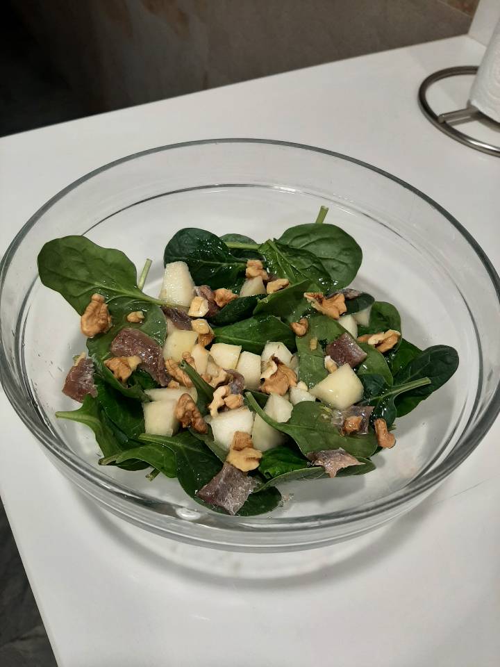Ensalada de espinacas y pera