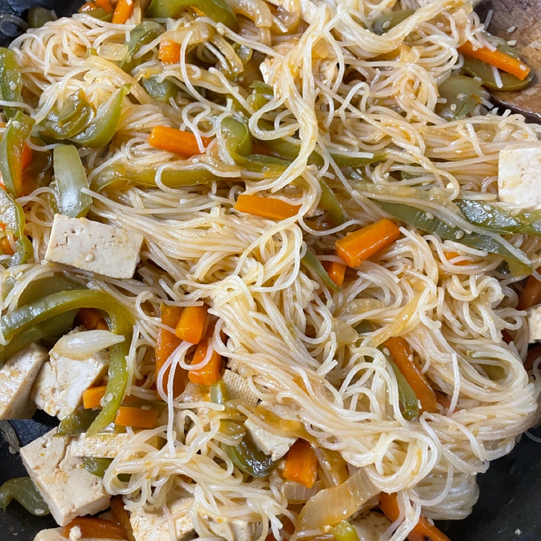Noodles de arroz con verduras y tofu Paso 3 Noodles de arroz con verduras y tofu Paso 3