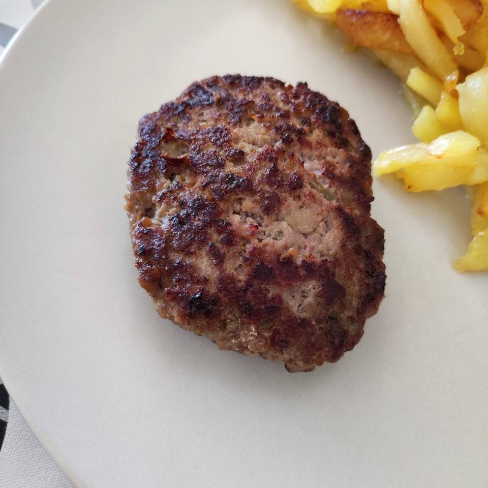 Hamburguesa de carne con berenjena y calabacín Hamburguesa de carne con berenjena y calabacín