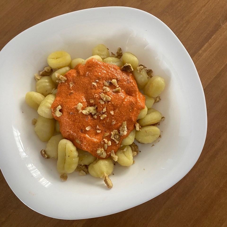 Ñoquis veganos con pimientos al piquillo Ñoquis veganos con pimientos al piquillo