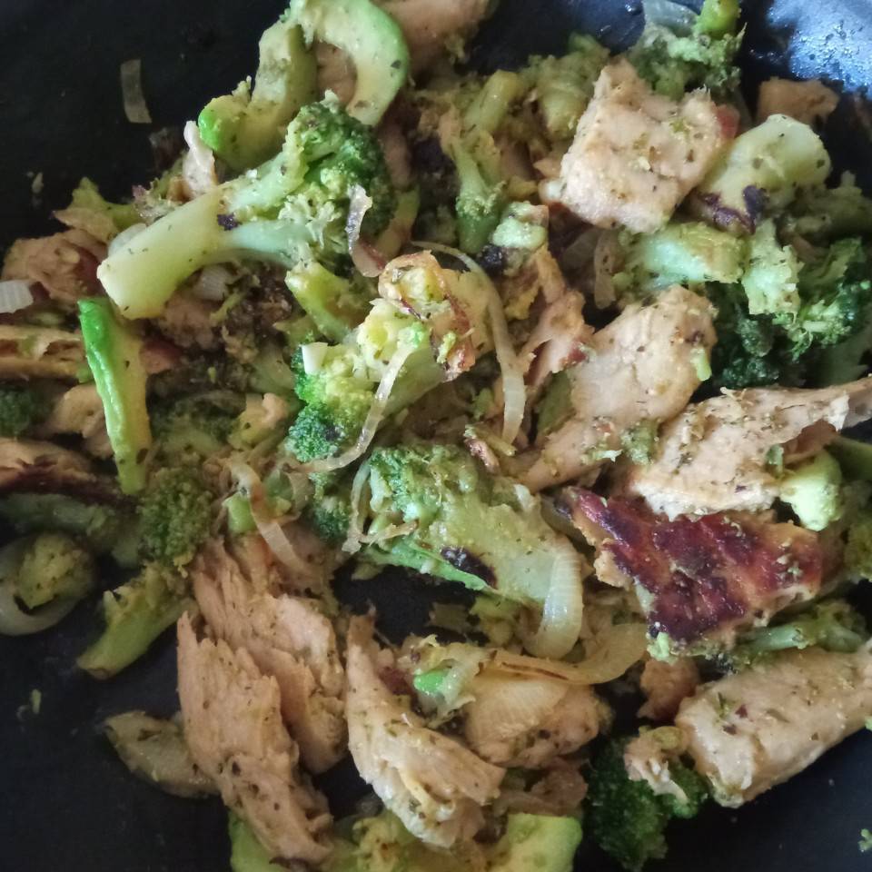 Heura con brócoli y aguacate Heura con brócoli y aguacate