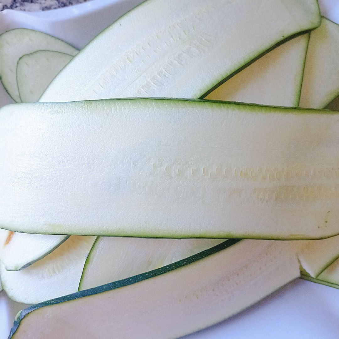 Canelones de calabacín 🥒 rellenos de atún 🍅 y 🧀 Paso 0 Canelones de calabacín 🥒 rellenos de atún 🍅 y 🧀 Paso 0