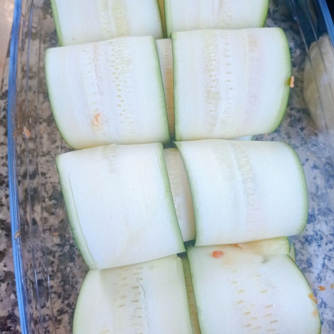 Canelones de calabacín 🥒 rellenos de atún 🍅 y 🧀 Paso 3 Canelones de calabacín 🥒 rellenos de atún 🍅 y 🧀 Paso 3