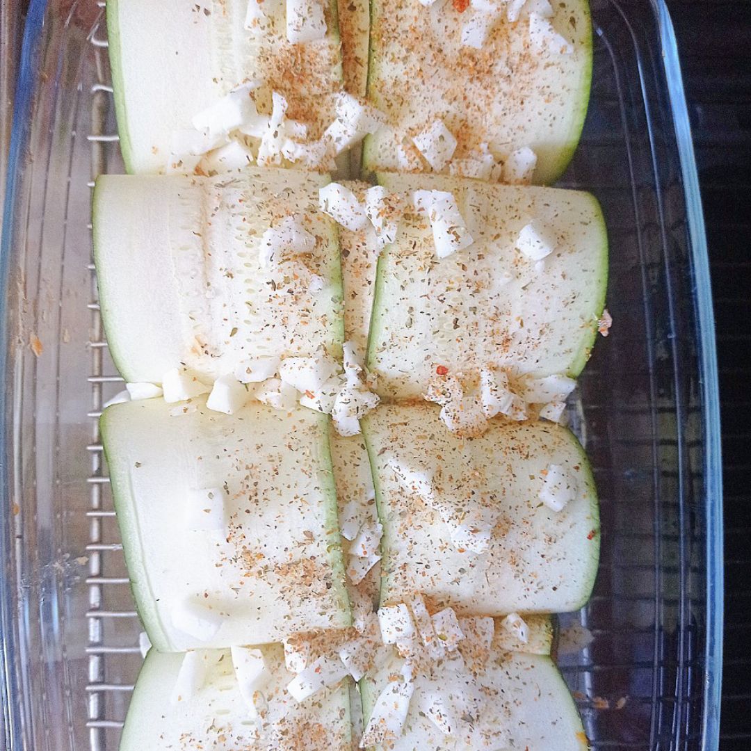 Canelones de calabacín 🥒 rellenos de atún 🍅 y 🧀 Paso 4 Canelones de calabacín 🥒 rellenos de atún 🍅 y 🧀 Paso 4
