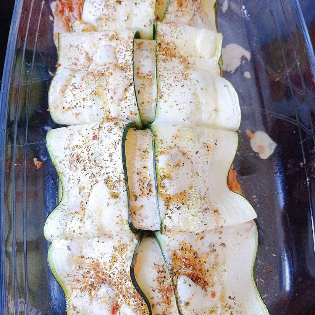 Canelones de calabacín 🥒 rellenos de atún 🍅 y 🧀 Paso 5 Canelones de calabacín 🥒 rellenos de atún 🍅 y 🧀 Paso 5