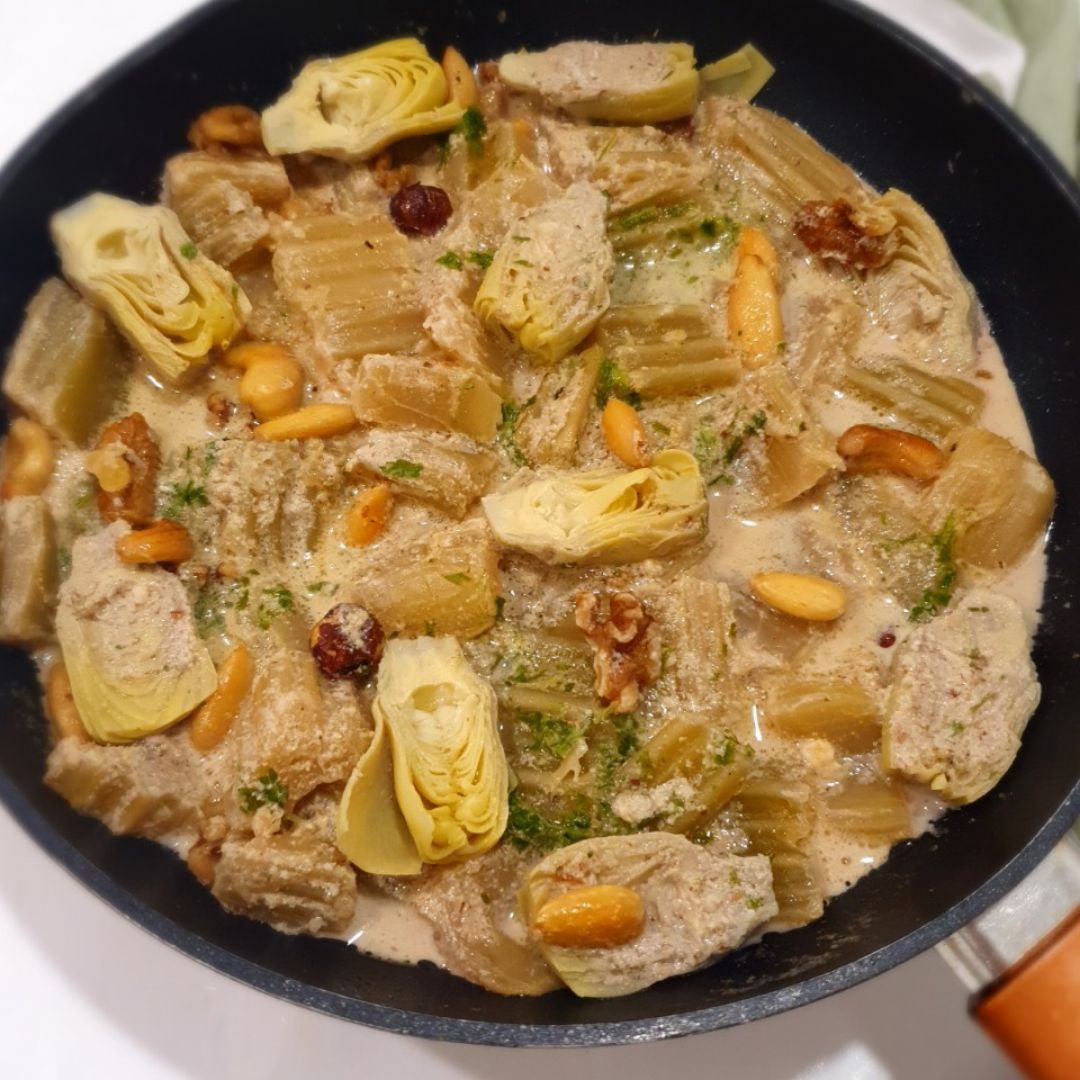 CARDO Y ALCACHOFAS EN SALSA DE FRUTOS SECOS