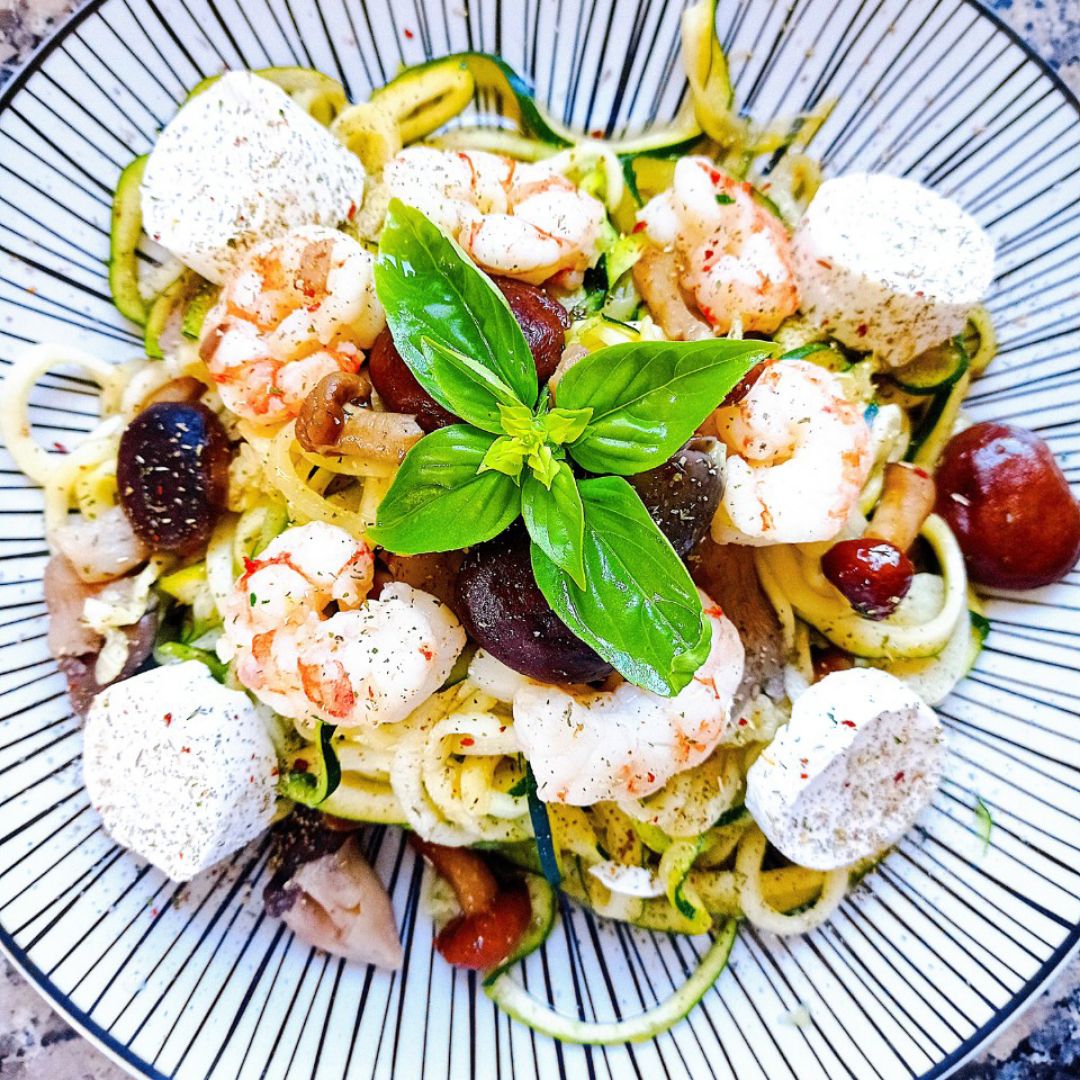 Sartenada de calabacetis 🥒, setas y langostinos 🦐 picantes 🌶️🌶️🌶️
