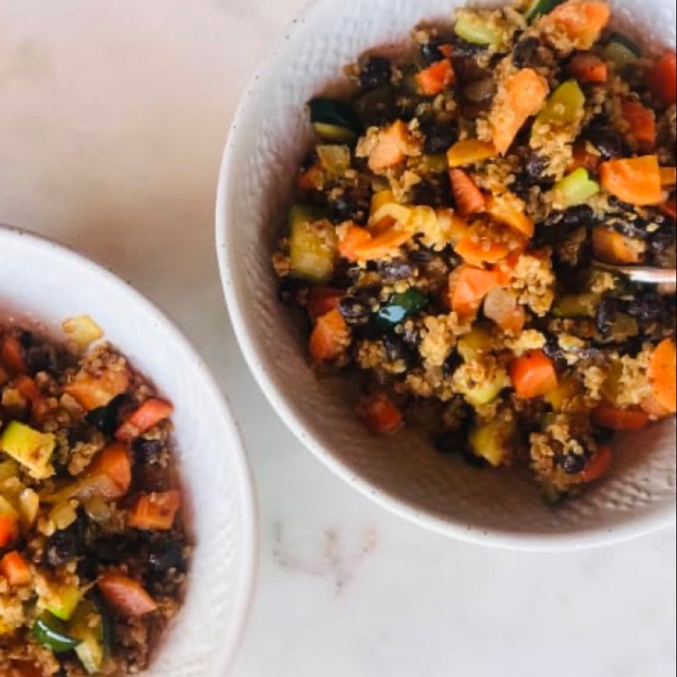 Salteado de quinoa con verduras y pollo Salteado de quinoa con verduras y pollo