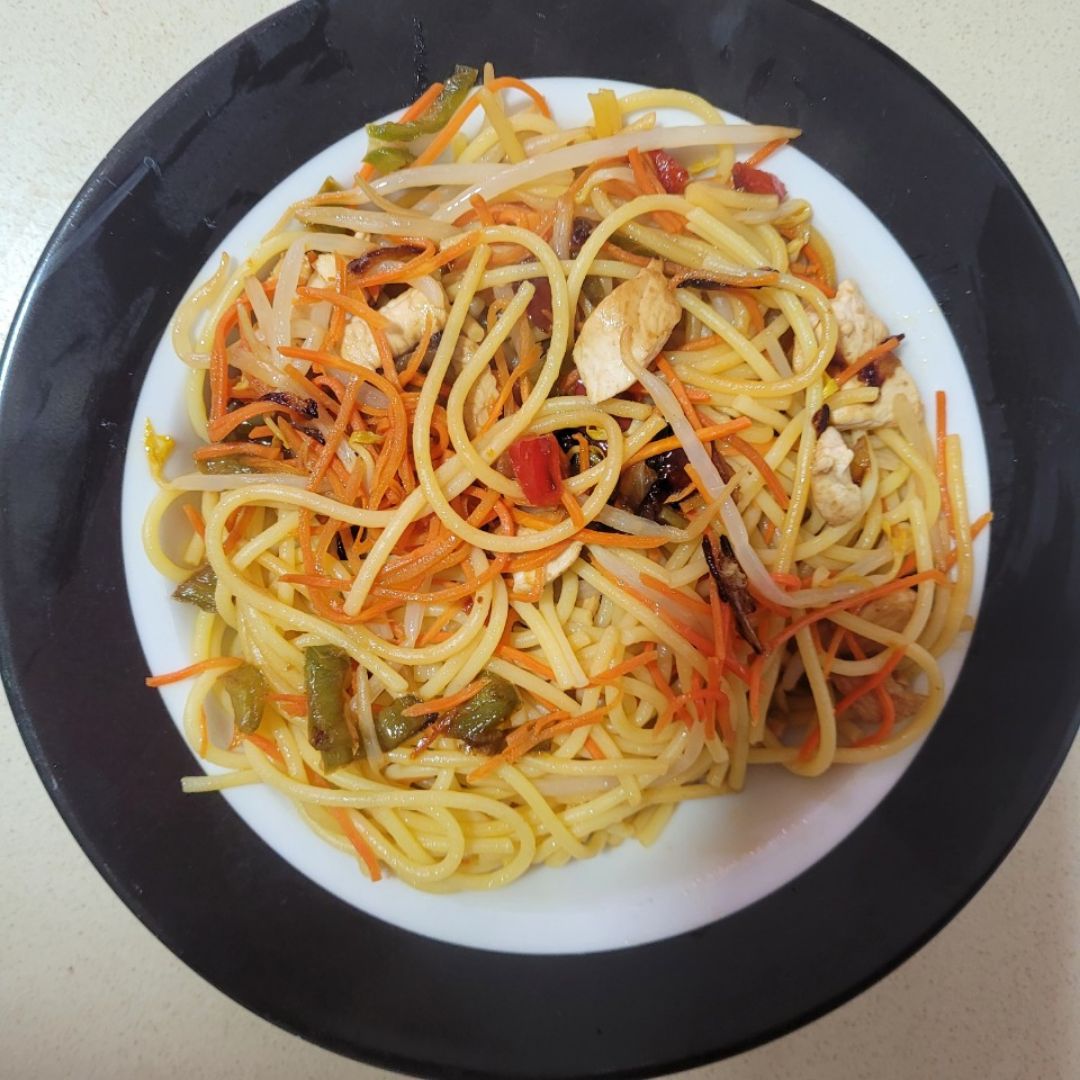 Espaguetis con pollo y verduras Paso 2 Espaguetis con pollo y verduras Paso 2