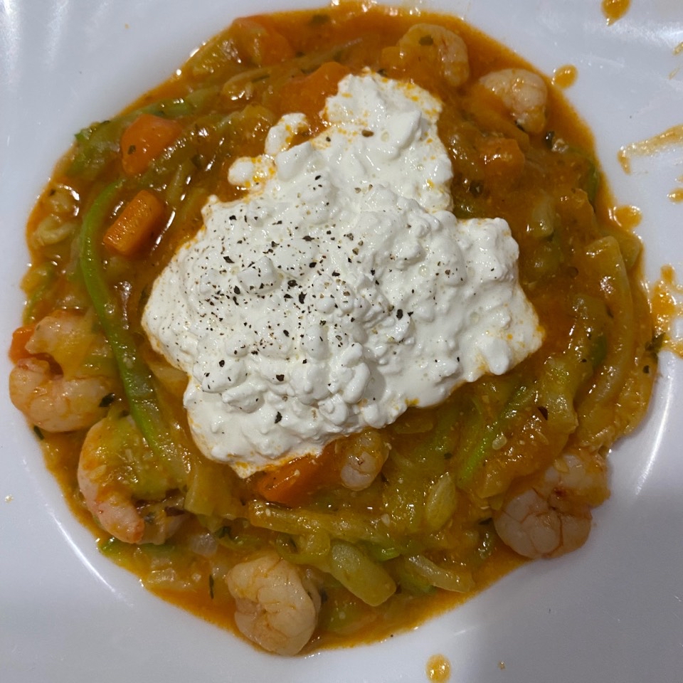 Spaghetti de calabacin con gambas y queso cottage Spaghetti de calabacin con gambas y queso cottage
