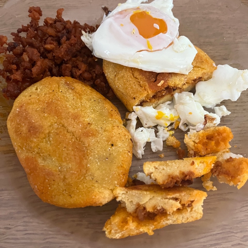 Tortas con picadillo y huevo
