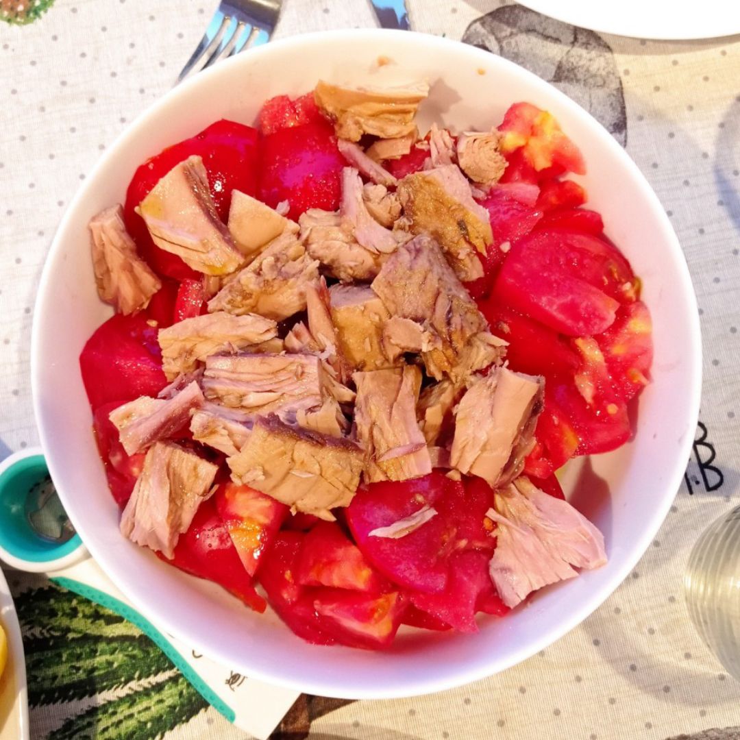 Atún con tomates Atún con tomates