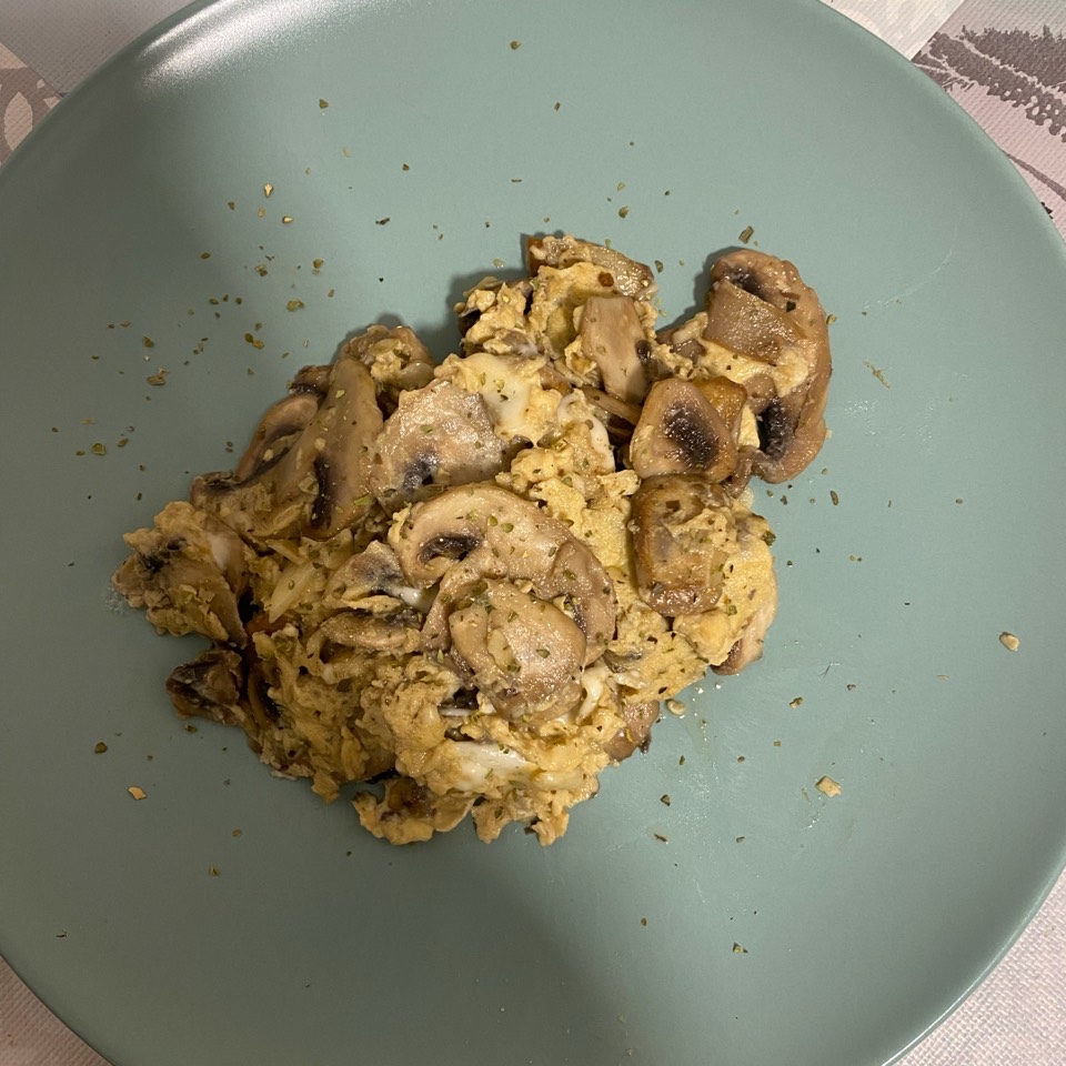 Revuelto de champiñones🍄 Revuelto de champiñones🍄