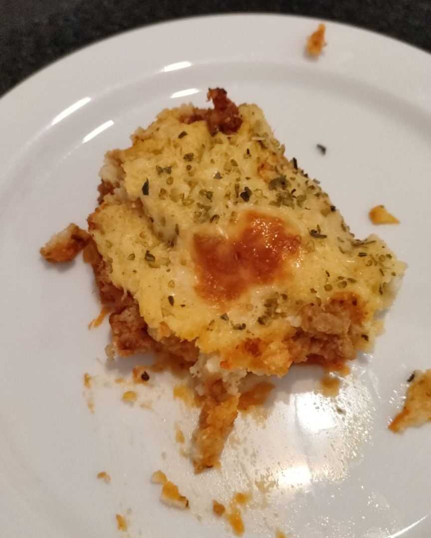 Pastel de patata, carne y queso, con un toque de nuez moscada. Pastel de patata, carne y queso, con un toque de nuez moscada.