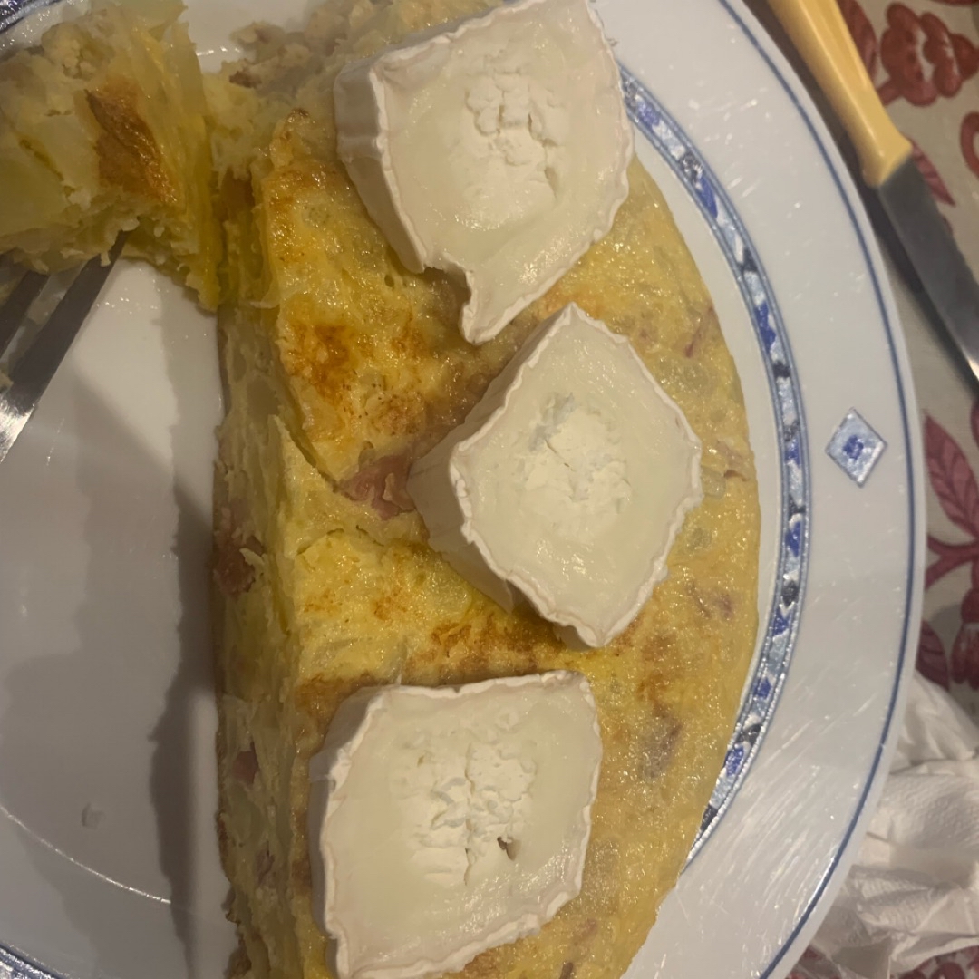 Tortilla de patatas con queso Tortilla de patatas con queso