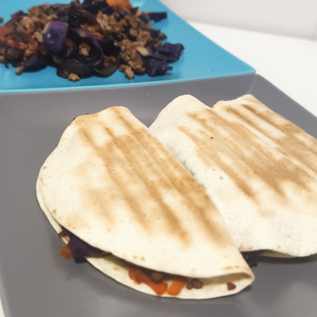 Tortas de col lombarda, zanahoria y carne picada. Tortas de col lombarda, zanahoria y carne picada.