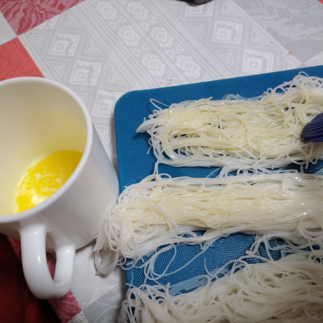 Madejas de pasta rellenas de fresa Paso 0 Madejas de pasta rellenas de fresa Paso 0