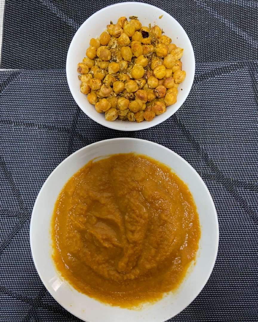 Crema de zanahoria con garbanzos crujiente